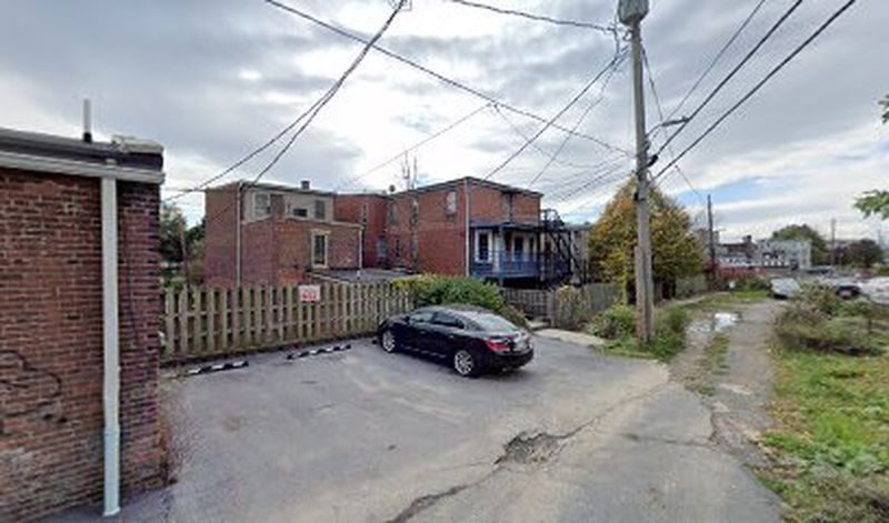 foto deCifelli House, Inc.