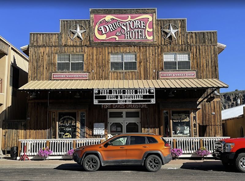 foto deFort Davis Drug Store Hotel