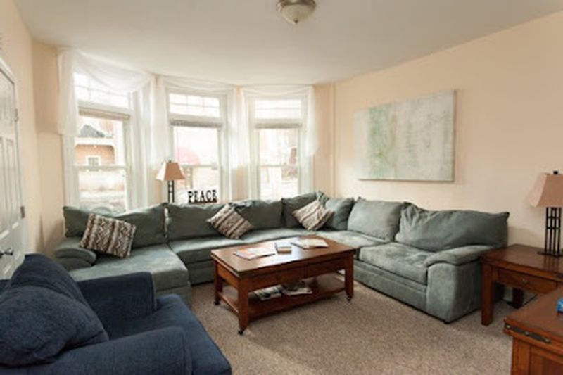 foto deThe Strathmore House [East Coast Recovery Services of Boston, MA]