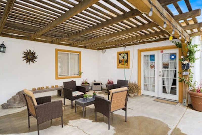 foto dePhoenix Rising Recovery Center IOP and Outpatient Palm Springs